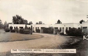 RPPC THE TENNESSEE MOTEL SOUTH OF MANCHESTER REAL PHOTO POSTCARD (c. 1940s)