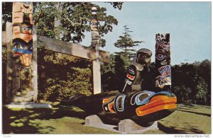 Haida Memorial Carving, Totem Poles, Thunderbird Park, VICTORIA, British Colu...