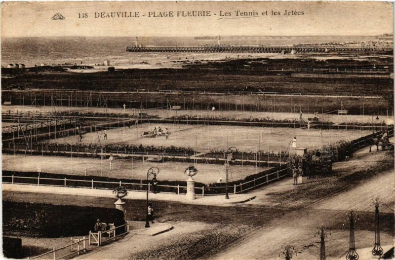 CPA DEAUVILLE - Plage Fleurie - Les Tennis et les Jetées (383482)