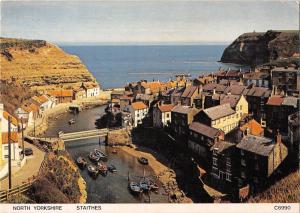 BR89377 north yorkshire staithes  uk