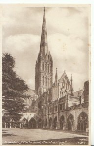 Wiltshire Postcard - Salisbury Cathedral - Cloister Court - Ref TZ1272