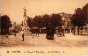 CPA SOISSONS La place de la republique Republic Circus (191967)