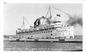 North American Tourists from Chicago and Detroit at Midland North American, S...