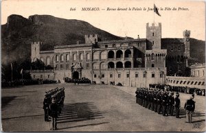 Monaco Revue devant le Palais le Jour de la Fete du Prince Vintage Postcard C015