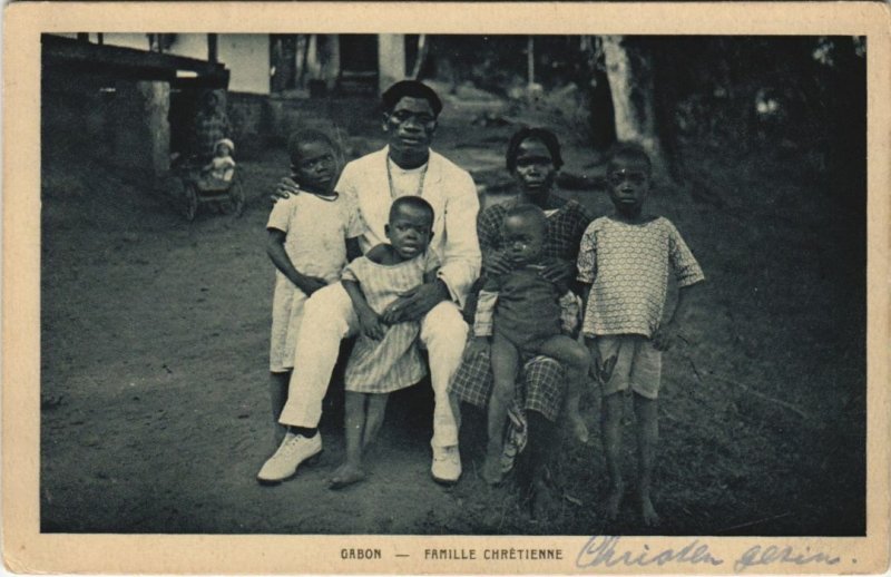 PC ETHNIC TYPES UNE FAMILLE CHRETIENNE GABON AFRICA (A23442)