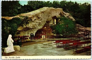 Postcard - The Lourdes Grotto, Shrine Of Our Lady Of The Snows - Belleville, IL