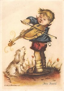 US4793 Little Boy Playing Violin, Dog Postcard Das Duett