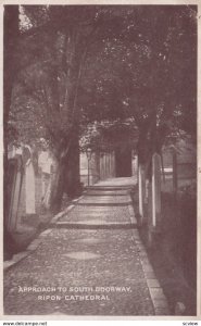 RIPON , Yorkshire , England , 1900-10s ; Cathedral , Approach to South Doorway