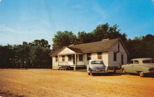 Cafe & Picnic Grounds VAUGHN'S FISHING CAMP Guntersville, AL Rare 1950s Postcard