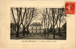 CPA La FERTÉ-BERNARD - Le Mail et l'Hotel de Ville (112265)