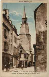CPA DINAN La Rue et la Tour de l'Horloge (1146926)