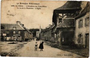 CPA LA CHEZE-L'Hotellerie des Trois Pilliers-La rue de la Madeleine (231042)