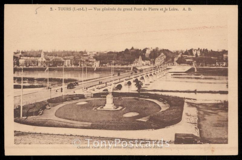 Tours - Vue Generale du Grand Pont de Pierre et la Loire