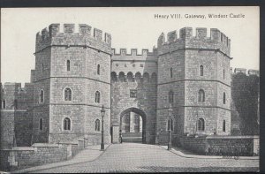 Berkshire Postcard - Henry VIII, Gateway, Windsor Castle   A8608