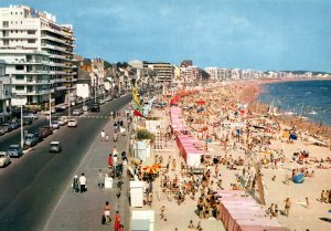 VINTAGE CONTINENTAL SIZE POSTCARD LA BAULE BOULEVARD HENNECART FRANCE BEACHSIDE