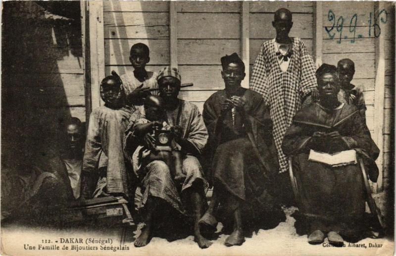 CPA 112 DAKAR Une Famille de Bijoutiers SÉNÉGAL (670826)