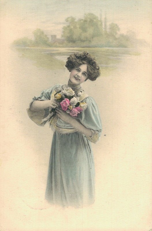 Art Deco Lady With Flowers Vintage Postcard 07.17 