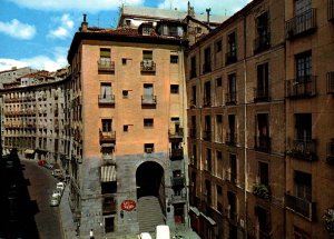 Cuchilleros Arch,Madrid,Spain BIN