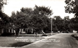 RPPC - Keego Harbor, Michigan - Rotunda Inn on Pine Lake - in 1948