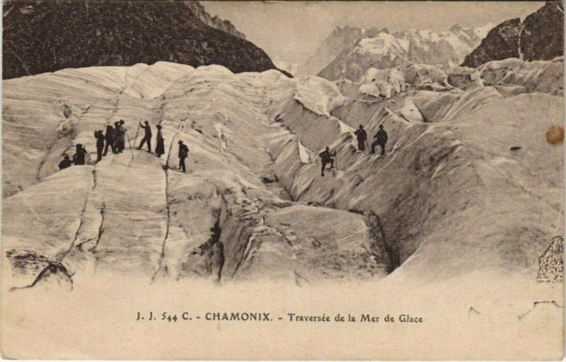 CPA J. J. 544 C. CHAMONIX. Traversée de la Mer de Glace (124457)