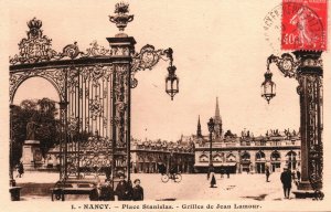 VINTAGE POSTCARD THE GRILLS OF JEAN LAMOUR AT STANISLAS PLACE PLAZA NANCY 1927