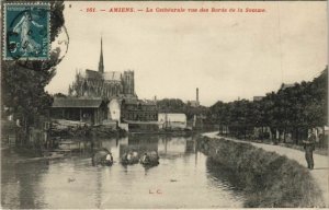 CPA AMIENS La Cathédrale vue des bords de la Somme (18424)