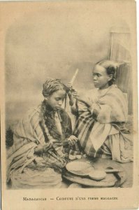 PC MADAGASCAR, COIFFURE D'UNE FEMME MALACHE, Vintage Postcard (b37947)