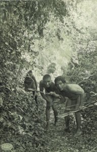 brazil, Indios Botucudos Aimoré Indians, Grupo Perseguindo a Preza (1910s)