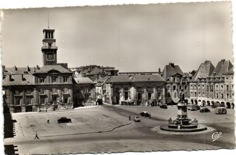 CPA CHARLEVILLE - Place Ducale et Statue de Charles de Gonzague (173942)