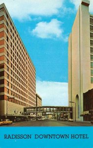 MINNEAPOLIS, Minnesota MN   RADISSON HOTEL & Skyway To Radisson Mart    Postcard