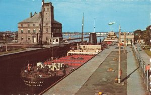 Postcard The Soo Locks Sault Ste Marie Michigan