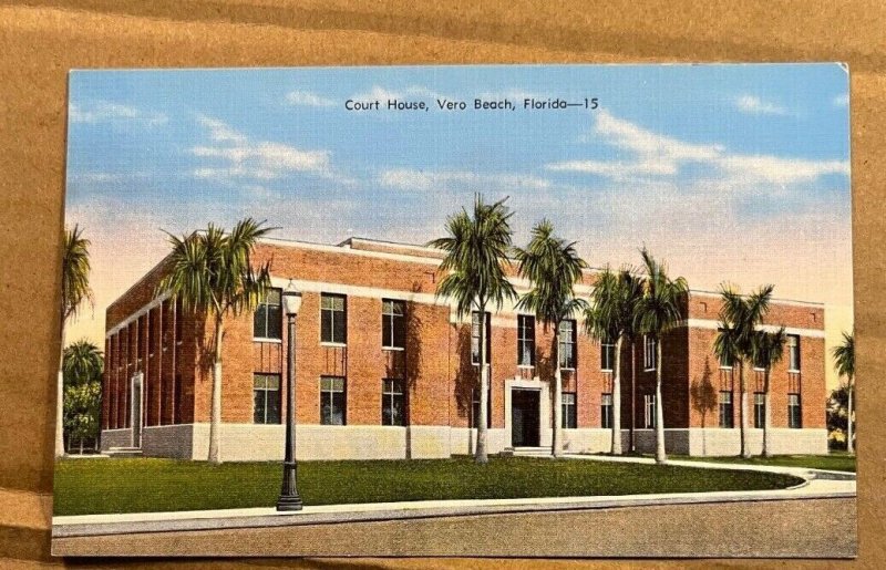 UNUSED LINEN POSTCARD - COURT HOUSE, VERO BEACH, FLORIDA