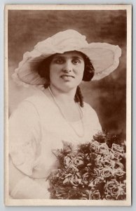 RPPC Lovely Edwardian Woman Large Hat And Bouquet Of Roses Portrait Postcard M27