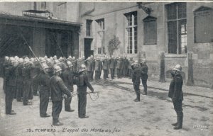 France Sapeurs Pompiers Paris Firefighter Salut Vintage Postcard 06.45