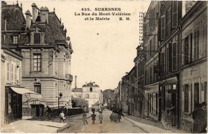 CPA Suresnes Rue du Mont Valerien et la Mairie (1314789)