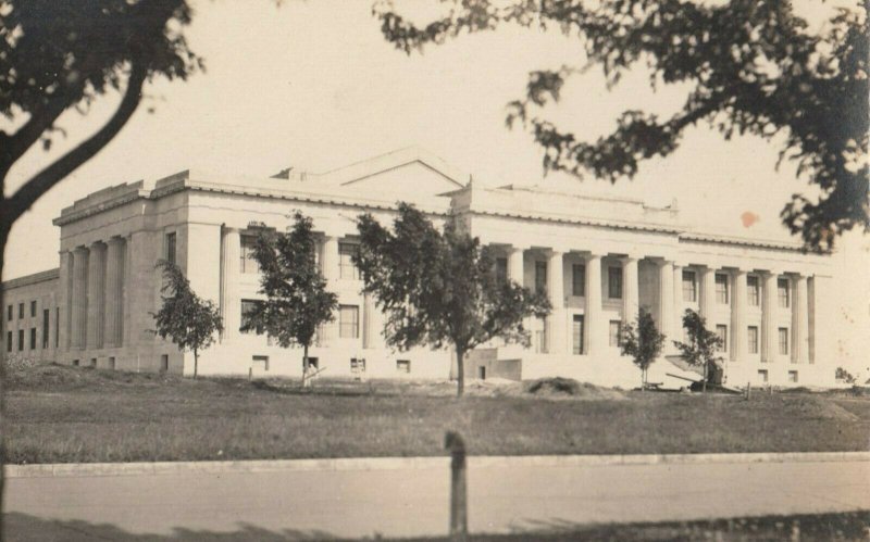 RP: GUTHRIE , Oklahoma , 1930s ; Court House