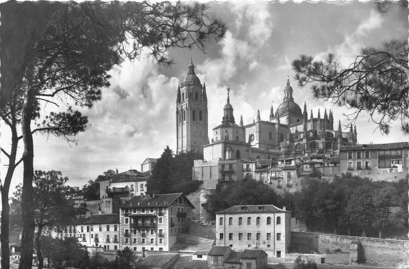 B70051 The Cathedral Segovia spain