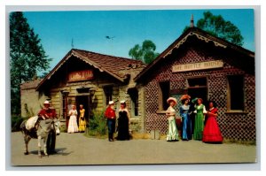 Vintage 1960's Postcard Bottle House & Music Hall Knott's Berry Farm California