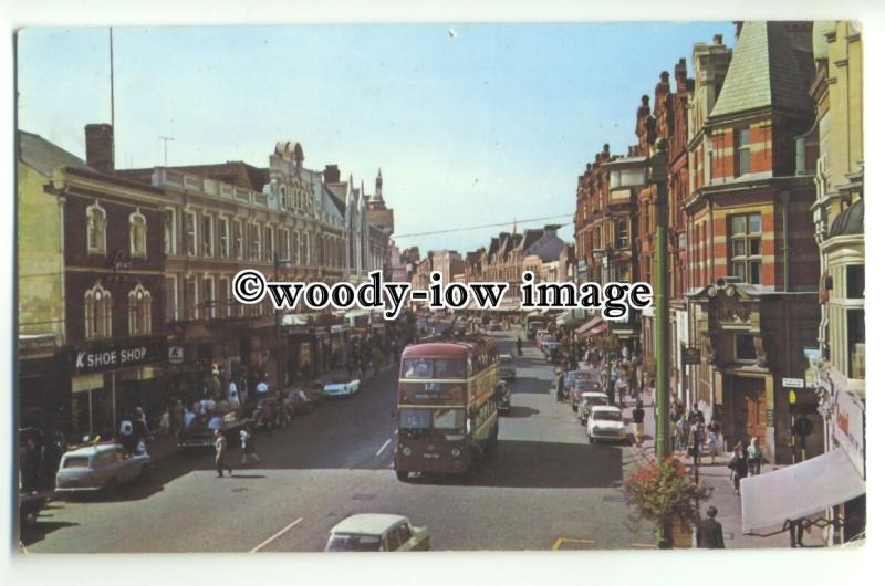 tp9301 - Berks - A Busy Broad Street, back in the 1960s - Postcard