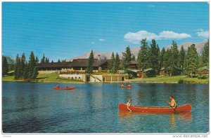 Jasper Park Lodge, Canoeing, Lac Beauvert, JASPER, Alberta, Canada, 40-60's