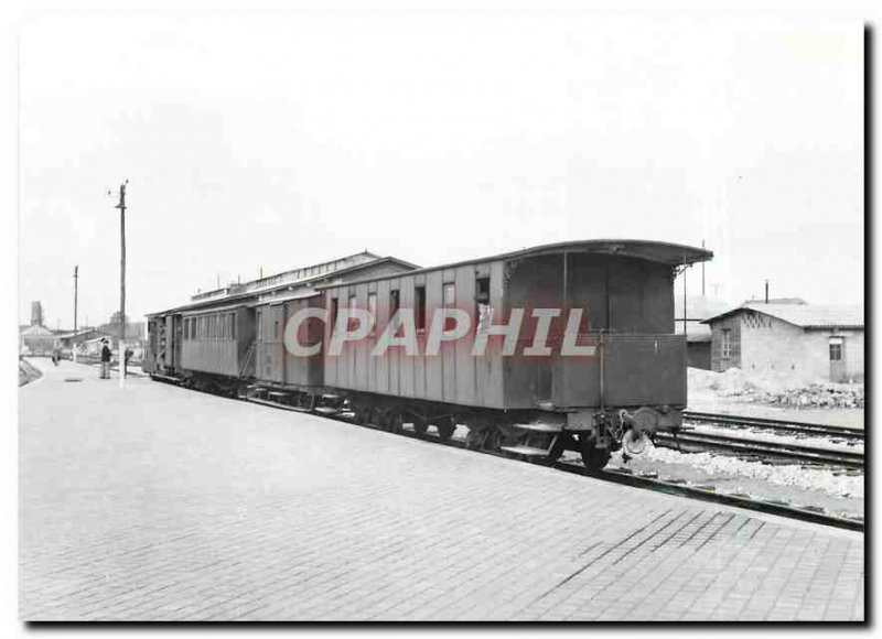 Postcard Modern Passenger train departing from Calais City