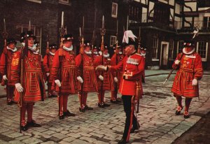 Postcard Yeomen Warders At The Tower Of London Beefeaters Picturesque Uniforms