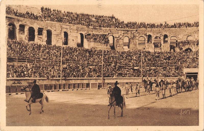 BF6462 nimes les arenes un jour de corrida horses le pa france      France