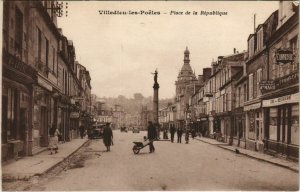CPA VILLEDIEU-les-POELES - Place de la Republique (138037)