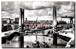 Brest - The background to the Pont de Recouvrance Joan ARc - Modern Postcard