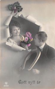BG9219 gott nytt ar couple rose  clover sweden new year  greetings