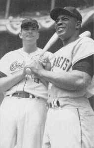 JIM GENTILE & WILLIE MAYS BASEBALL HOF BLACK AMERICANA POSTCARD (1985)