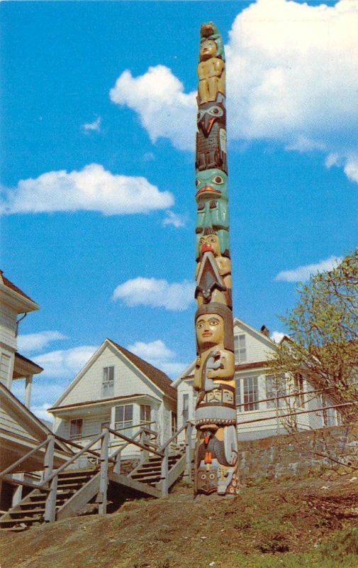 GIANT FROG TOTEM POLE Juneau, Alaska Native American Indian 50s Vintage Postcard