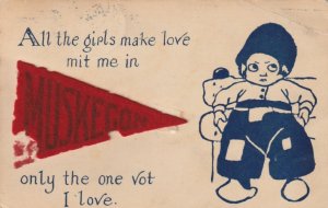 VINTAGE POSTCARD ALL THE GIRLS MAKE LOVE MIT ME IN MUSKEGON RAISED PIN 1912