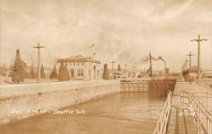 RPPC GOV. LOCKS SEATTLE WASHINGTON REAL PHOTO POSTCARD (c. 1940s)